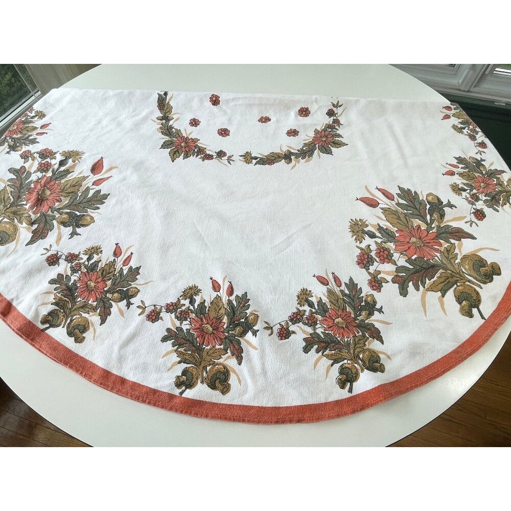 Vintage 1980s tablecloth, round flowers and mushrooms, round